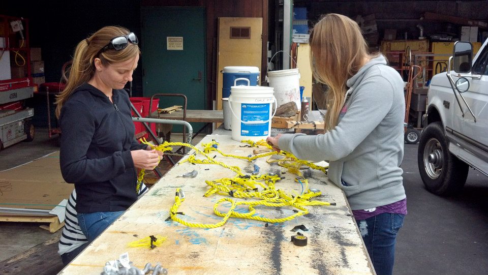 Learning to splice rope to use for our sediment trap array. Photo by: Diane Wyse